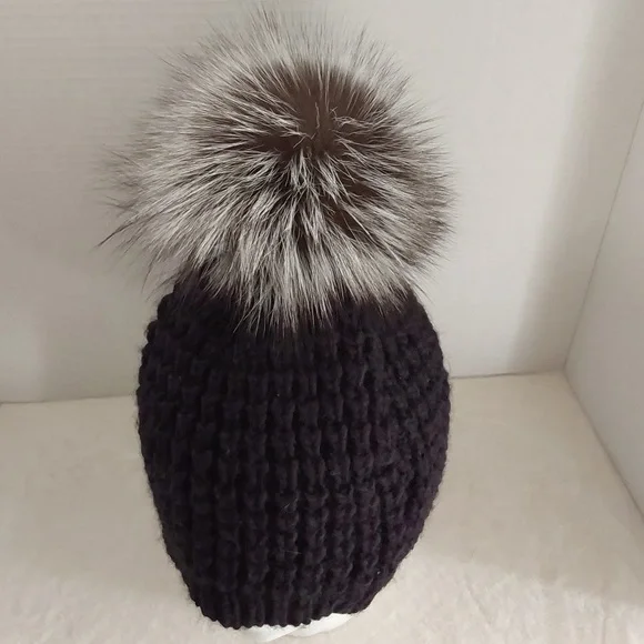 Kyi Kyi | Accessories | Kyi Kyi Canada Black Knit Beanie  display picture 1